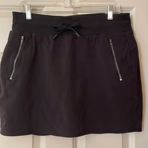 Athleta black skort with zipper pockets size 10